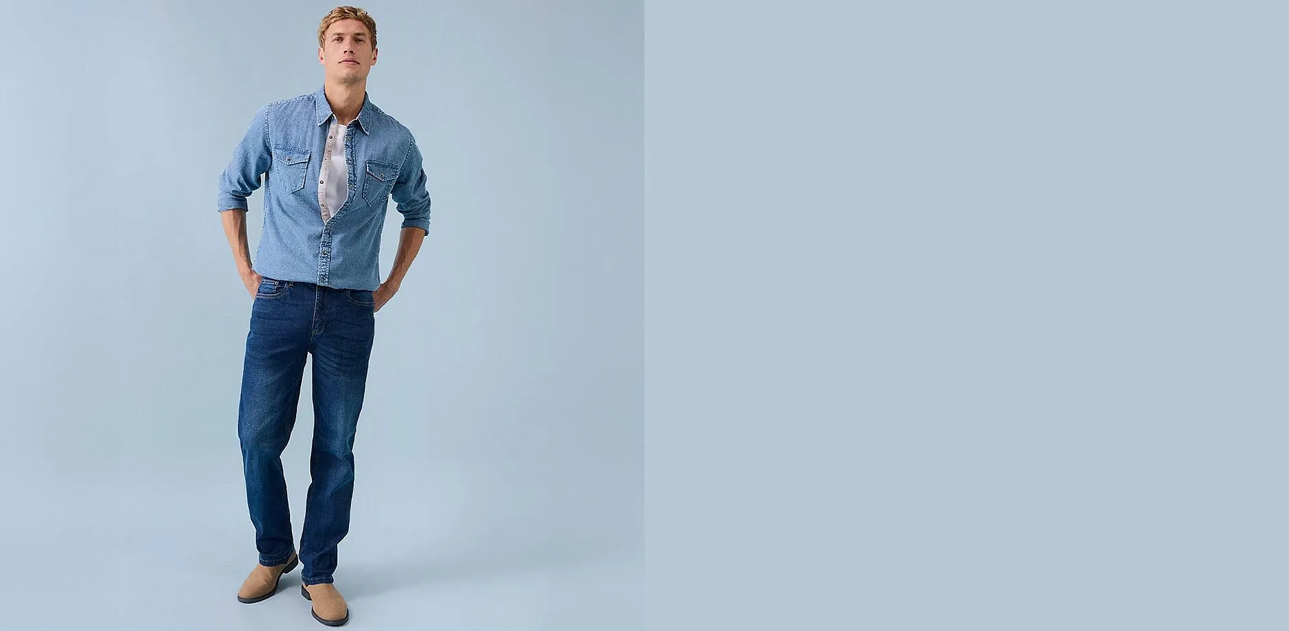 Le look denim décontracté : chemise en jean bleu clair et jean foncé coupe Classic Fit.