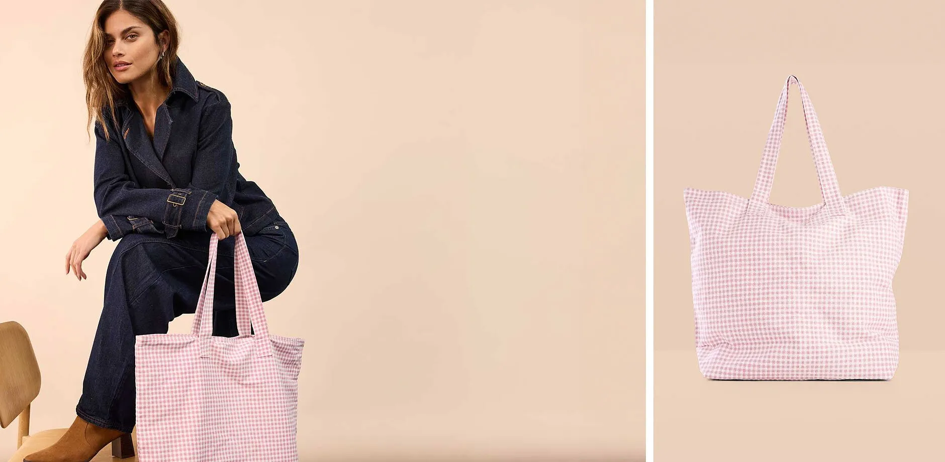 Combinaison en jean associ&eacute;e &agrave; un sac &agrave; carreaux rose.