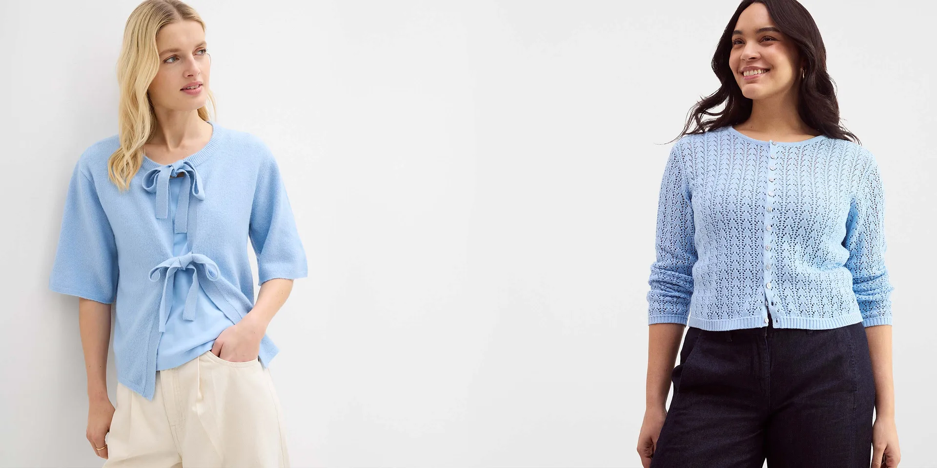 Haut en maille bleu ciel avec d&eacute;tails n&oelig;uds.