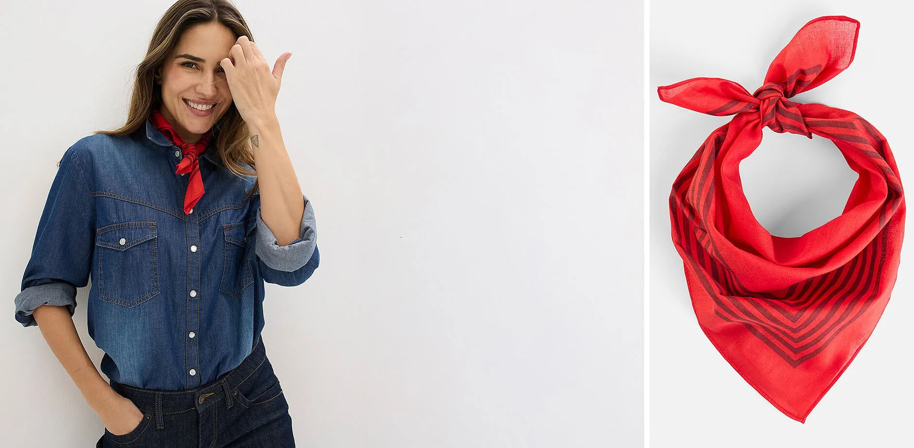 Chemise en jean d&eacute;contract&eacute;e avec un foulard rouge.