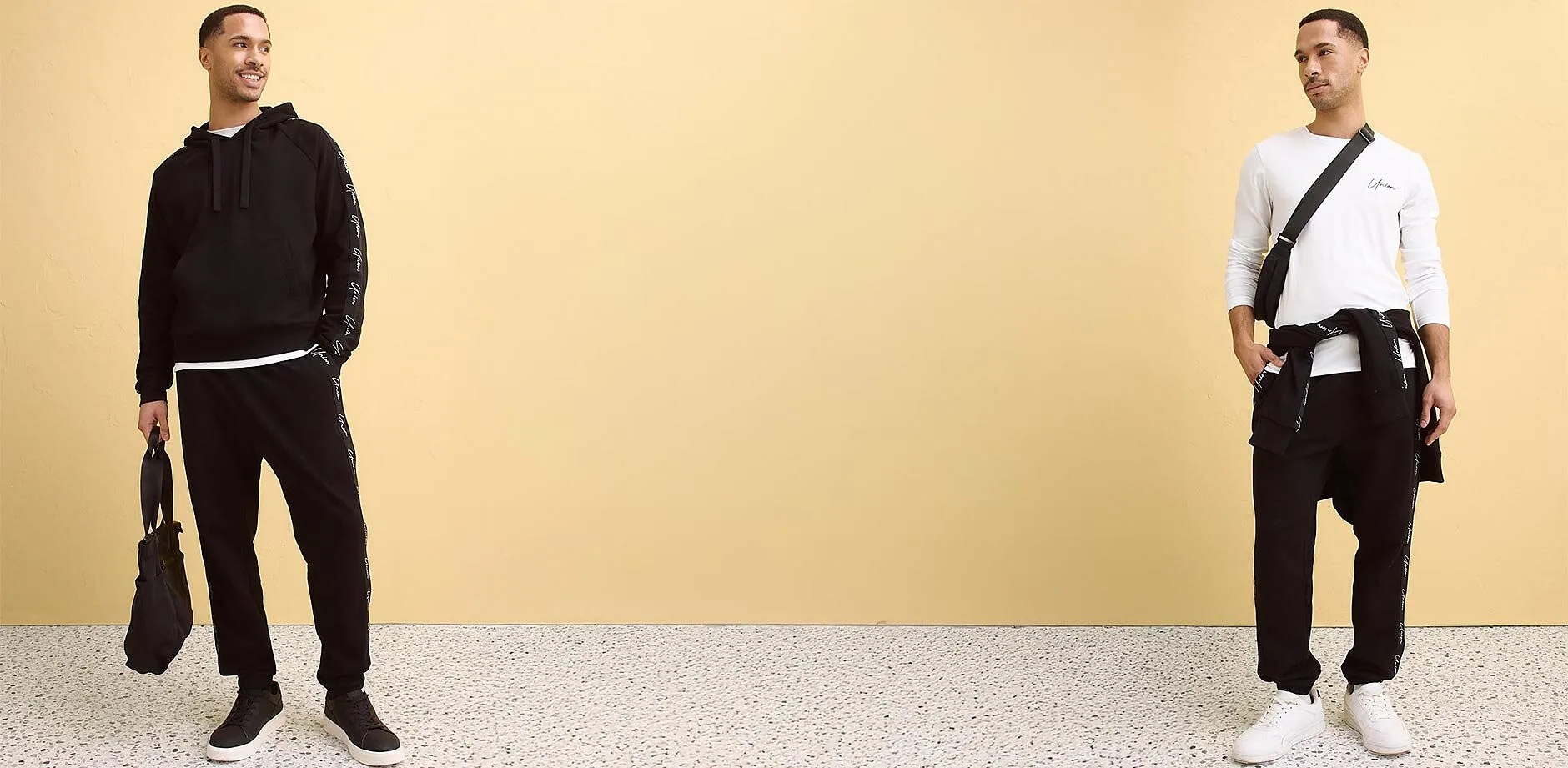 T-shirt blanc &agrave; manches longues, pantalon en sweat noir et besace noire.