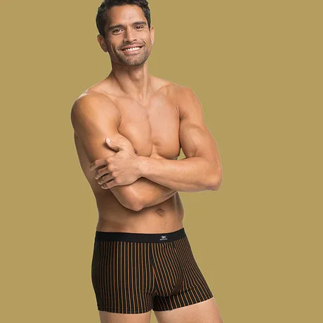 Boxer rayé près du corps dans un coloris attractif.