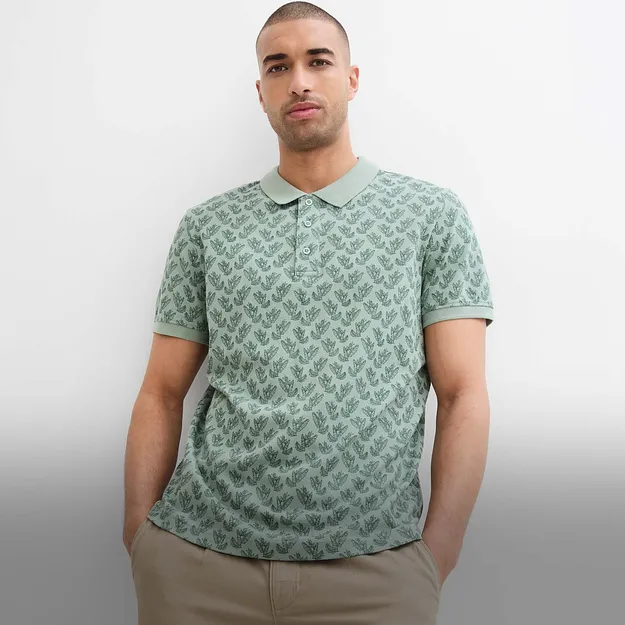 Polo ray&eacute; en bleu, jaune et blanc.