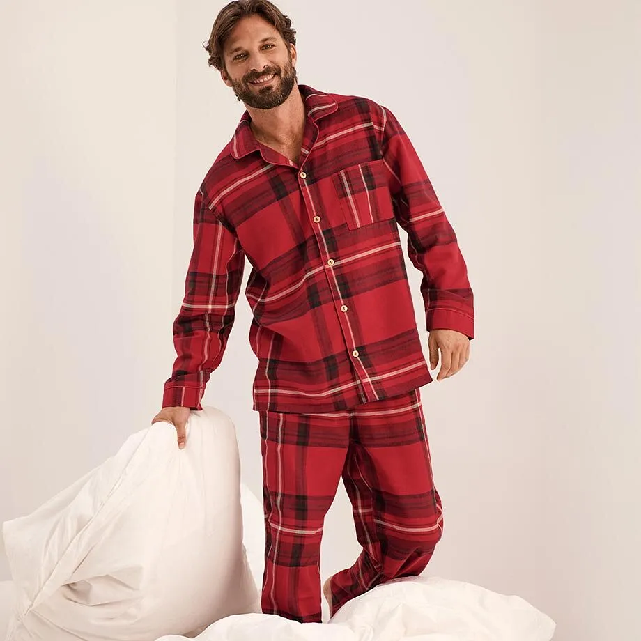 Pyjama avec un motif de Noël pour des moments de détente chez soi.