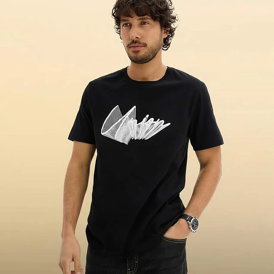 T-shirt &agrave; manches courtes noir avec imprim&eacute;. 