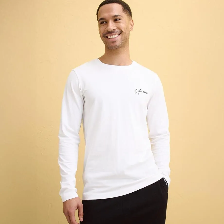 T-shirt blanc &agrave; manches longues et col rond.