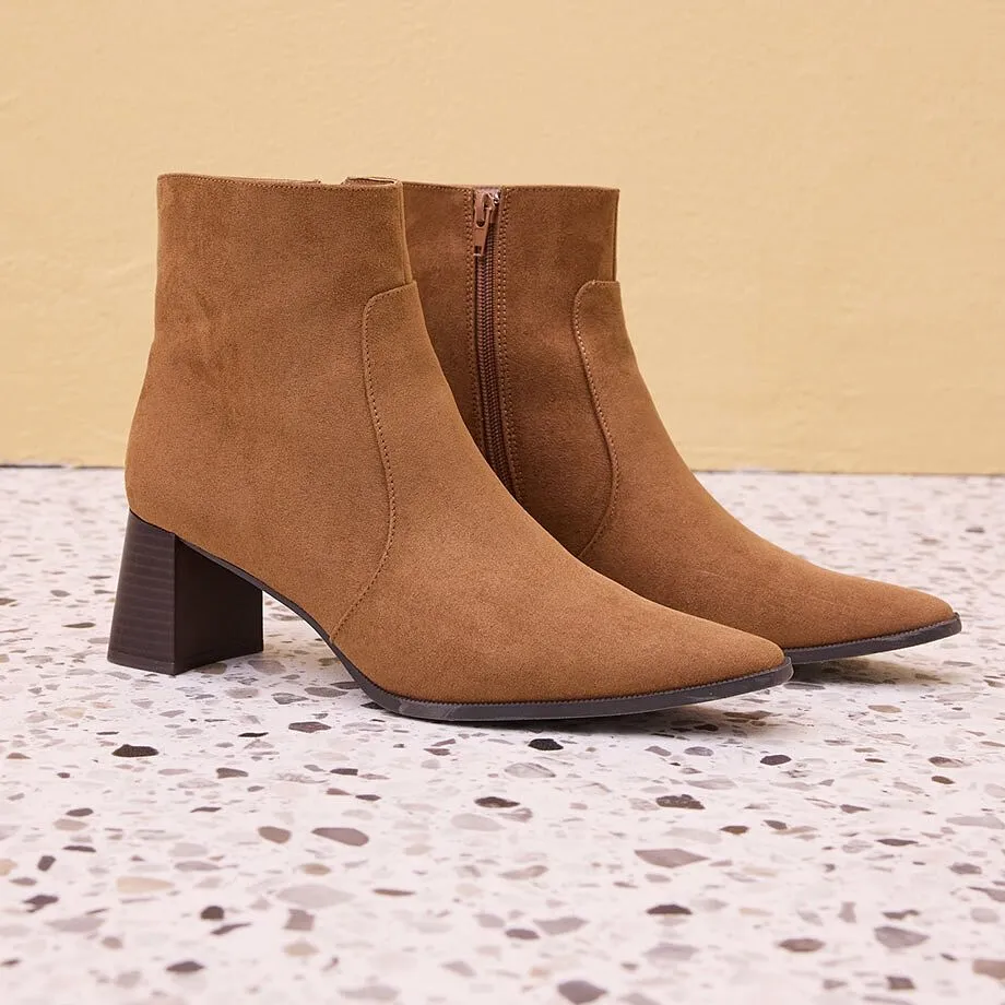 Bottines marron &eacute;l&eacute;gantes &agrave; bout pointu.