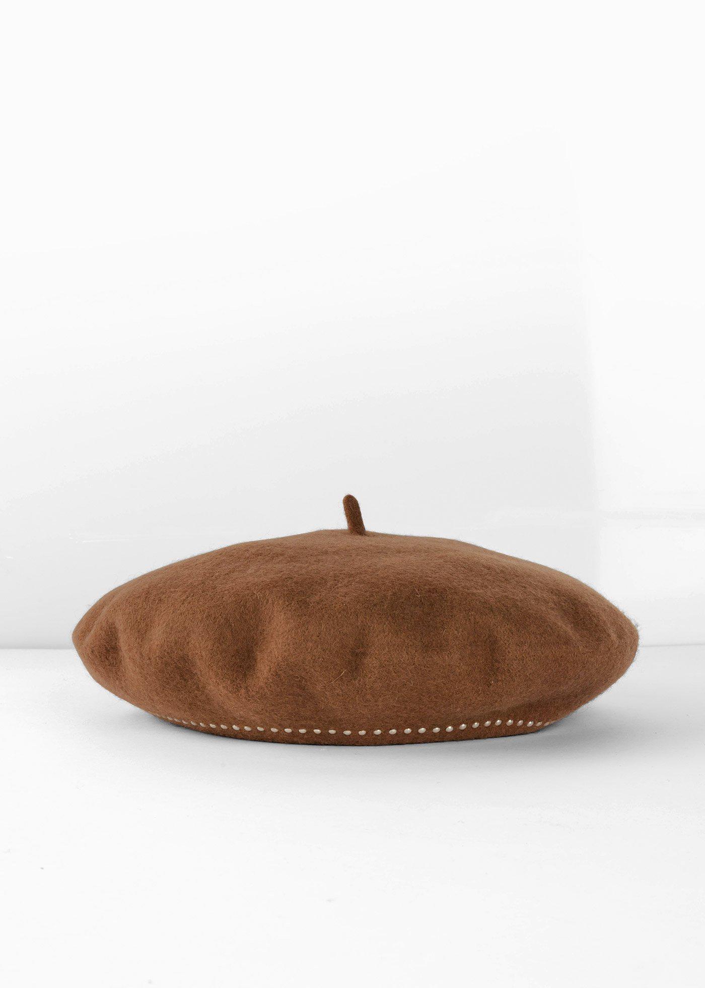 Béret avec rivets