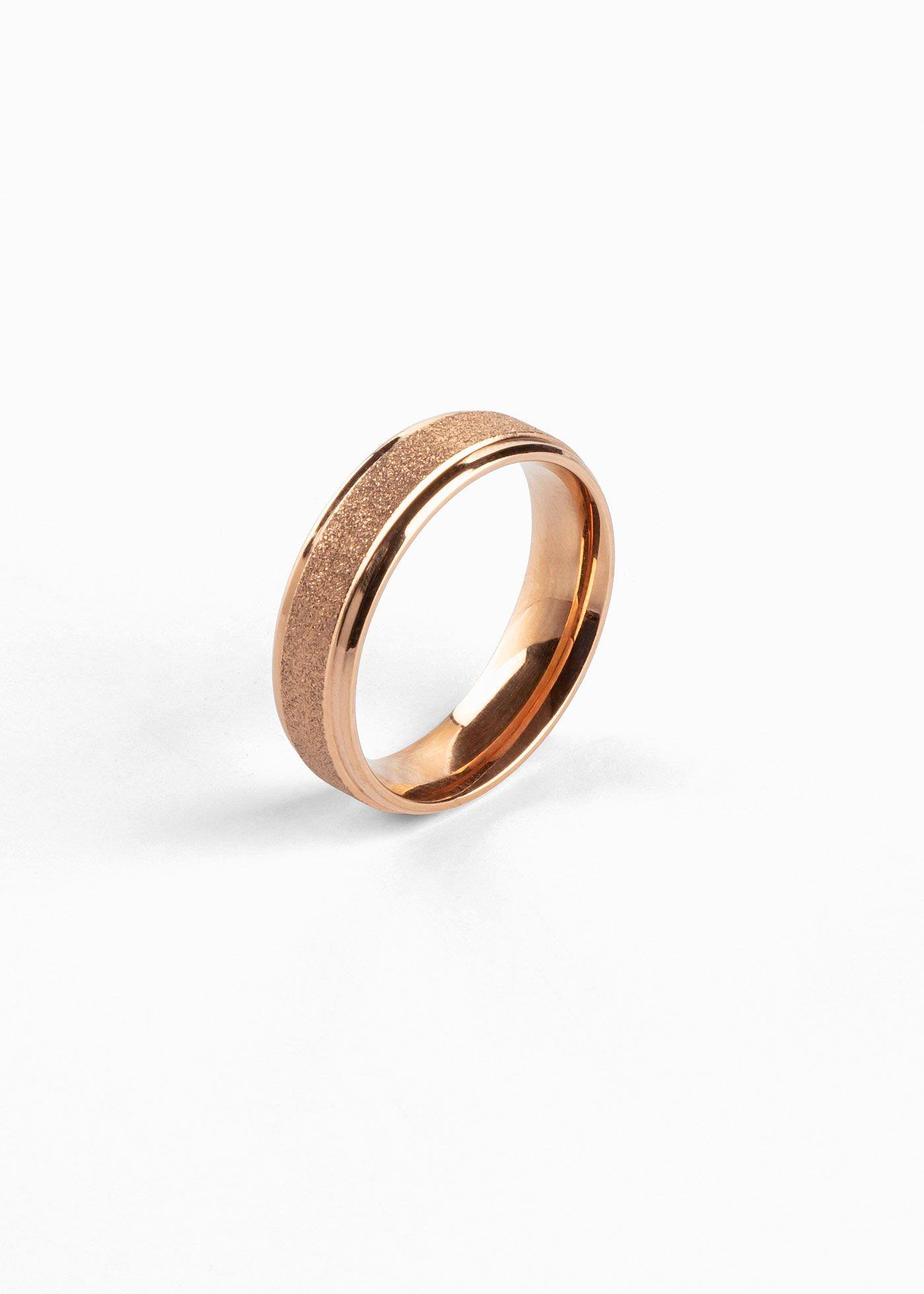 Bague avec parties matifiées