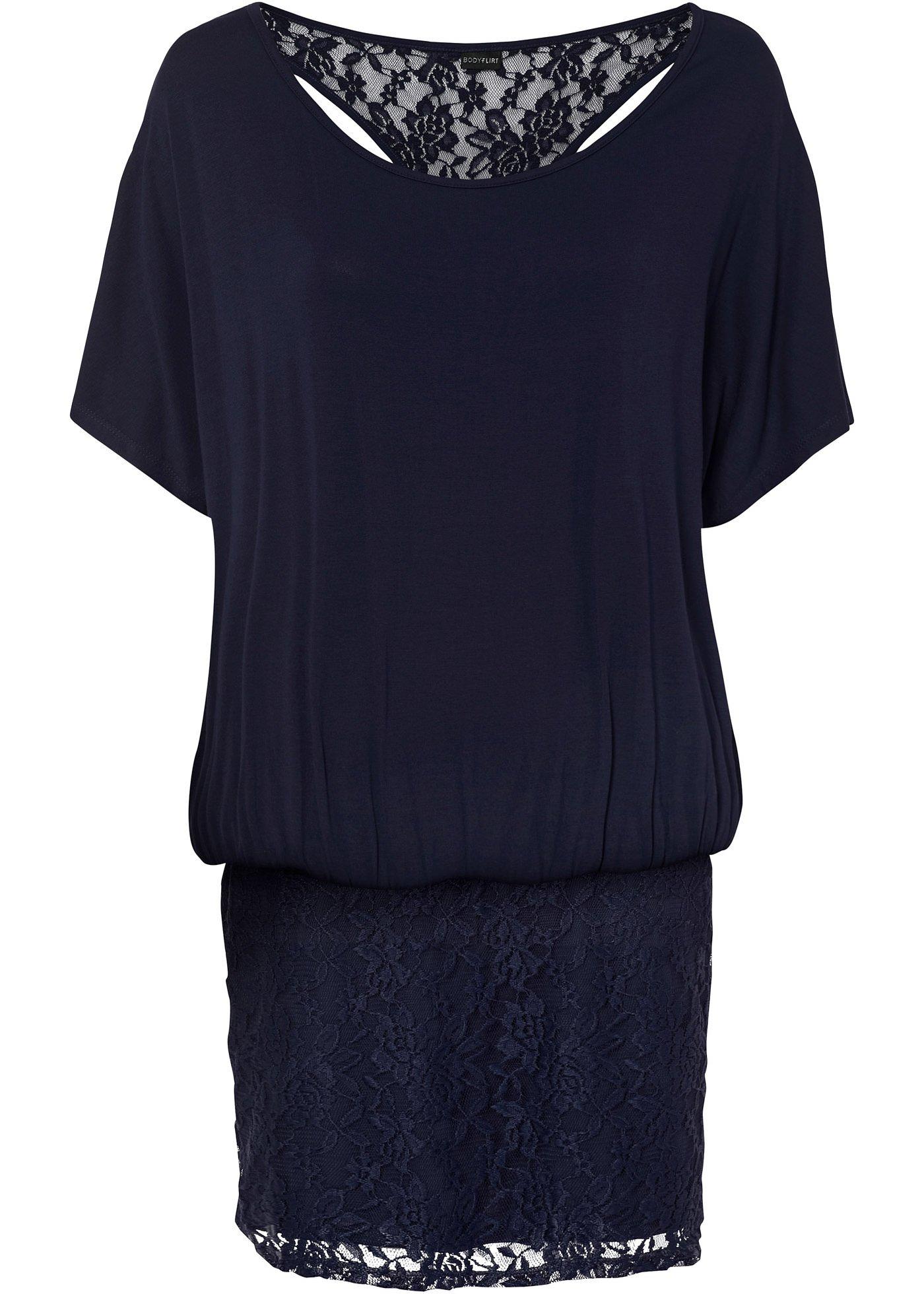 Robe à manches chauve-souris et dentelle