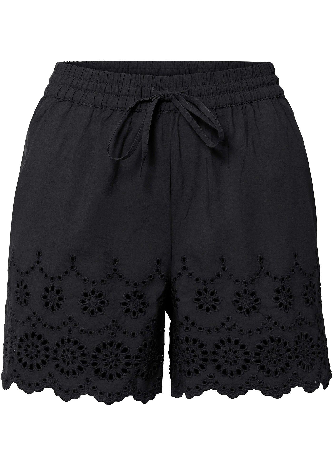 Short à broderie ajourée