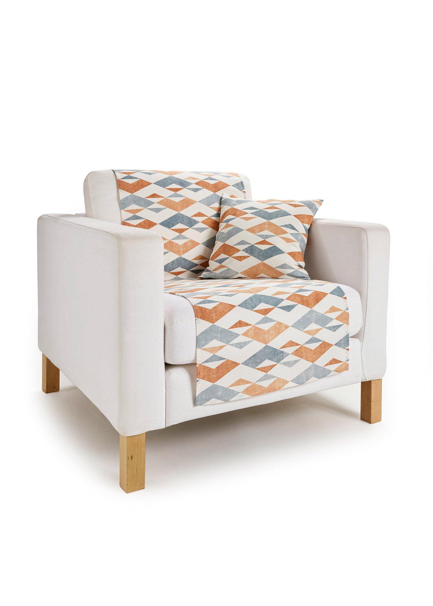 Chemin de canapé avec herbacées