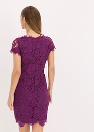 Robe en dentelle avec application en crochet sur l’encolure, bonprix