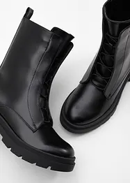 Boots lacées à semelle crantée, bonprix