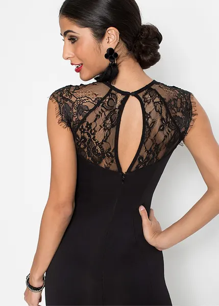 Elegante et feminine longue robe de soiree sirene avec superbe empiecement en dentelle sur le haut pour un look accrocheur. noir