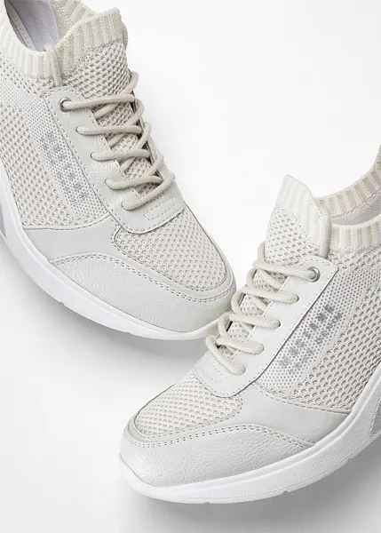 Baskets compensées mode avec jolis détails