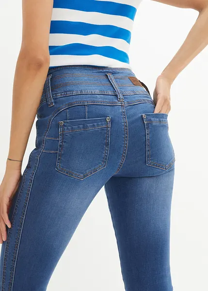 Jean slim extensible qui flatte la silhouette