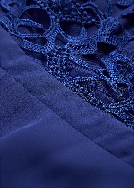 Robe elegante avec empiecement en dentelle bleu saphir