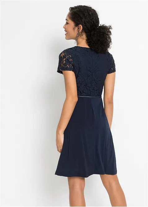 Robe courte avec ceinture et dentelle, bonprix