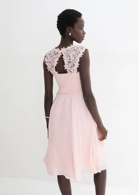 Robe courte &agrave; dentelle, bonprix