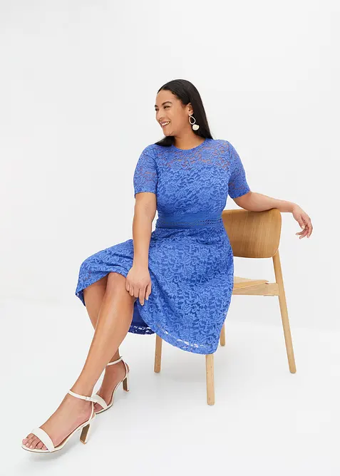 Robe en dentelle avec empi&egrave;cement crochet, bonprix