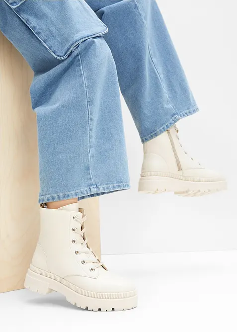 Boots lacées à semelle crantée, bonprix