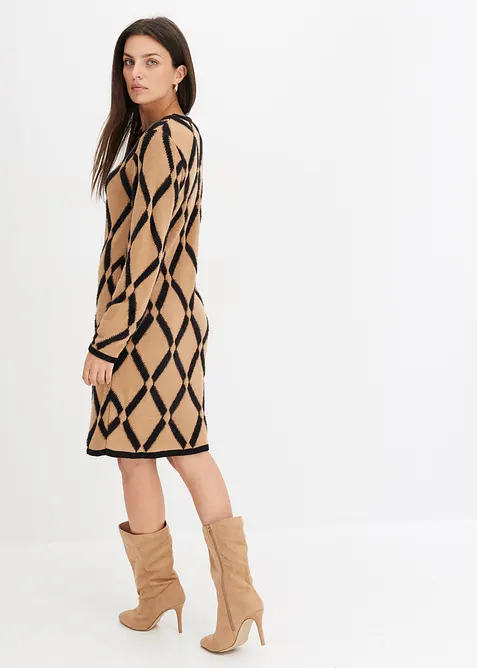 Robe en maille poilue avec motif en losange, bonprix