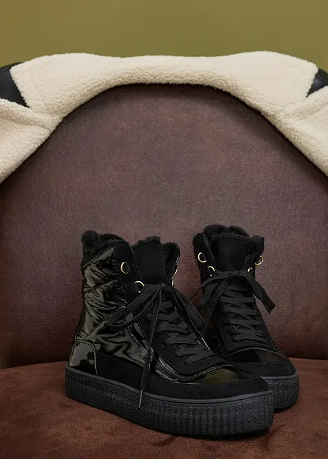 Boots fourrées à lacets, bonprix