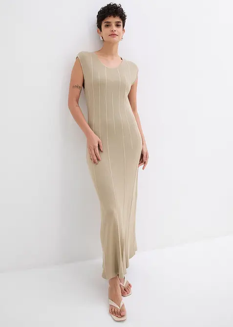 Robe en maille flatteuse en viscose mélangée, bonprix