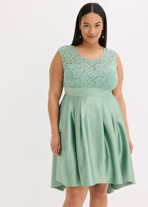 Robe courte devant, longue derrière en satin brillant avec dentelle, bonprix