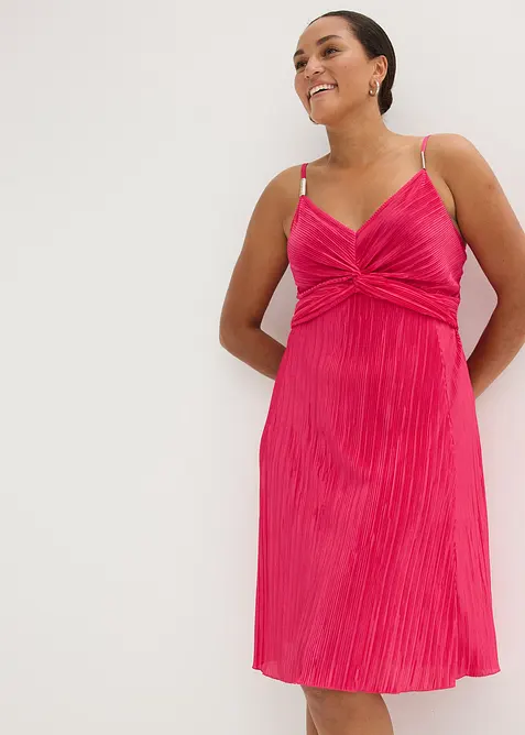 Robe courte en matière brillante et plissée, bonprix