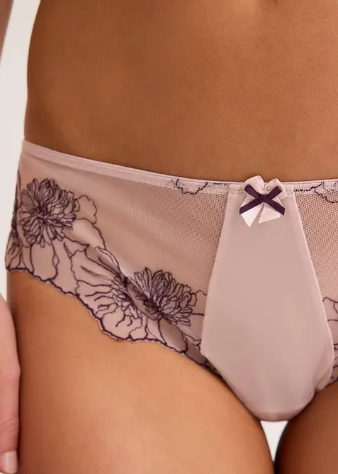 Slip avec de jolies broderies, bonprix