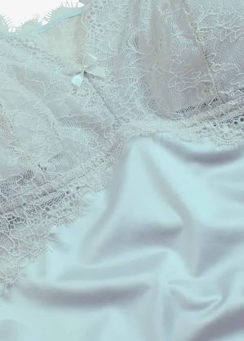 Nuisette en matière brillante, bonprix