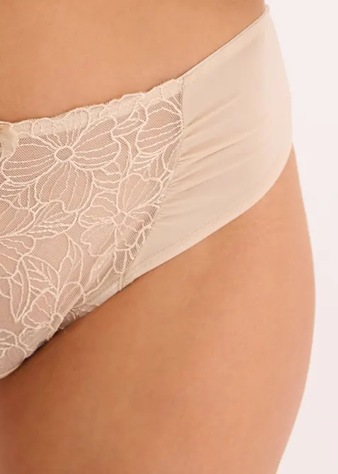 Slip brésilien à broderies florales, bonprix