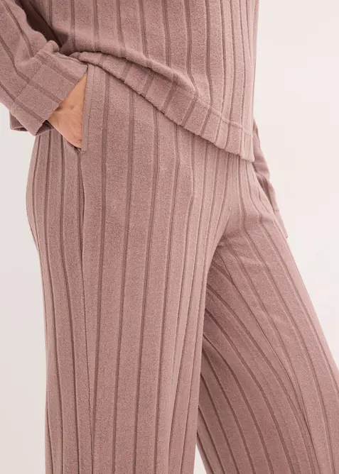 V&ecirc;tement d&rsquo;int&eacute;rieur en mati&egrave;re douce et c&ocirc;tel&eacute;e, oversize, bonprix