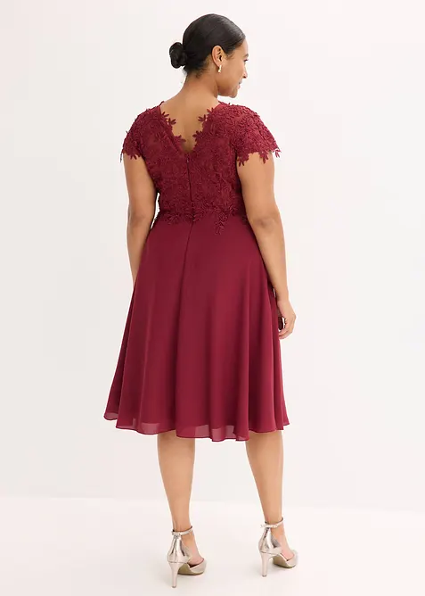 Robe midi en tulle d&eacute;licat avec dentelle, bonprix