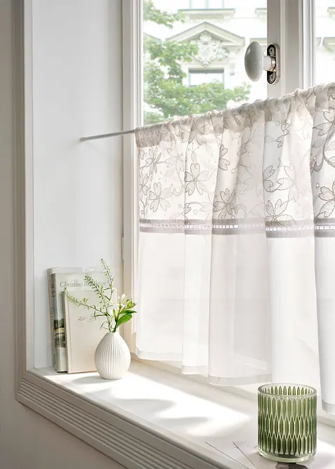 Brise-bise en coton avec broderies, bonprix