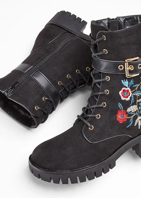 Boots lac&eacute;es avec broderies, bonprix