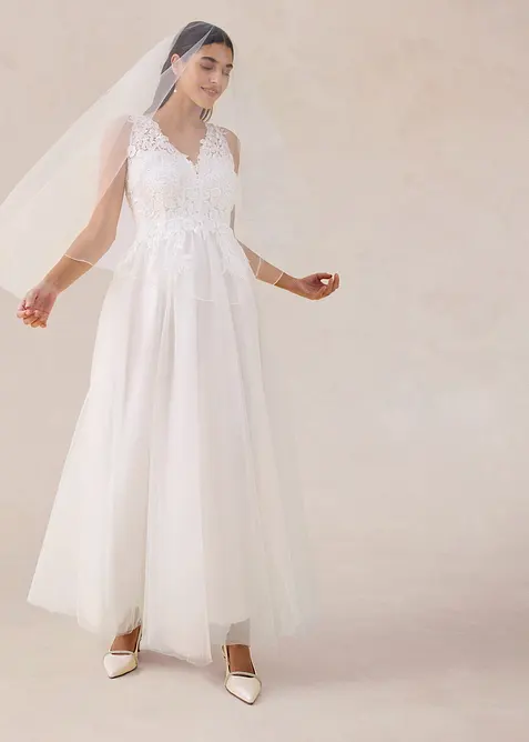 Robe de mari&eacute;e en tulle et dentelle, bonprix