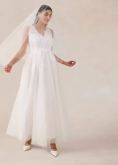 Robe de mari&eacute;e en tulle et dentelle, bonprix