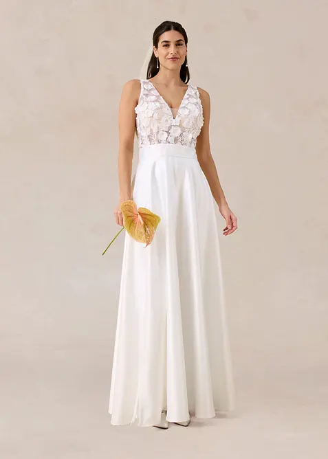 Robe de mari&eacute;e en satin brillant avec application de fleurs, bonprix