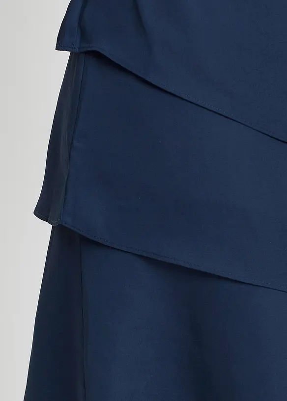 Robe courte look superposé avec accessoire sur l’épaule, bonprix