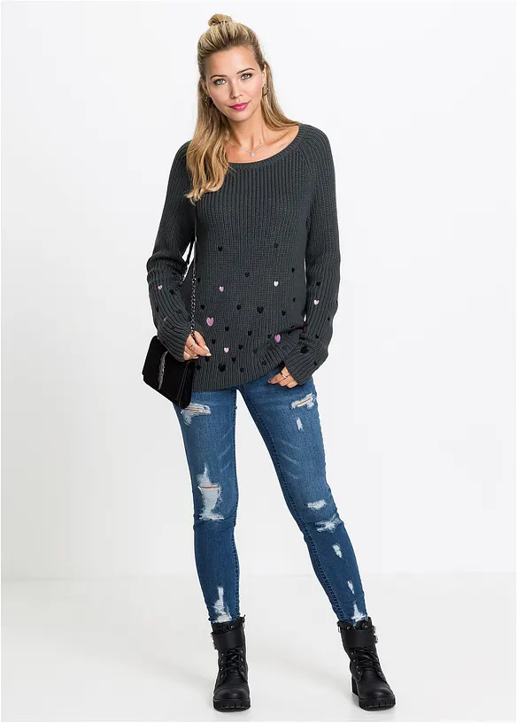 Pull avec broderies, bonprix