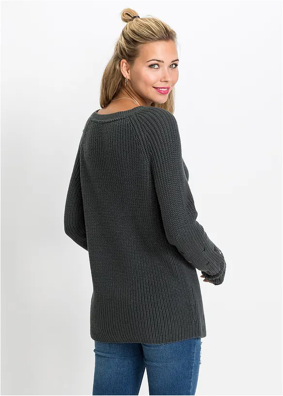 Pull avec broderies, bonprix