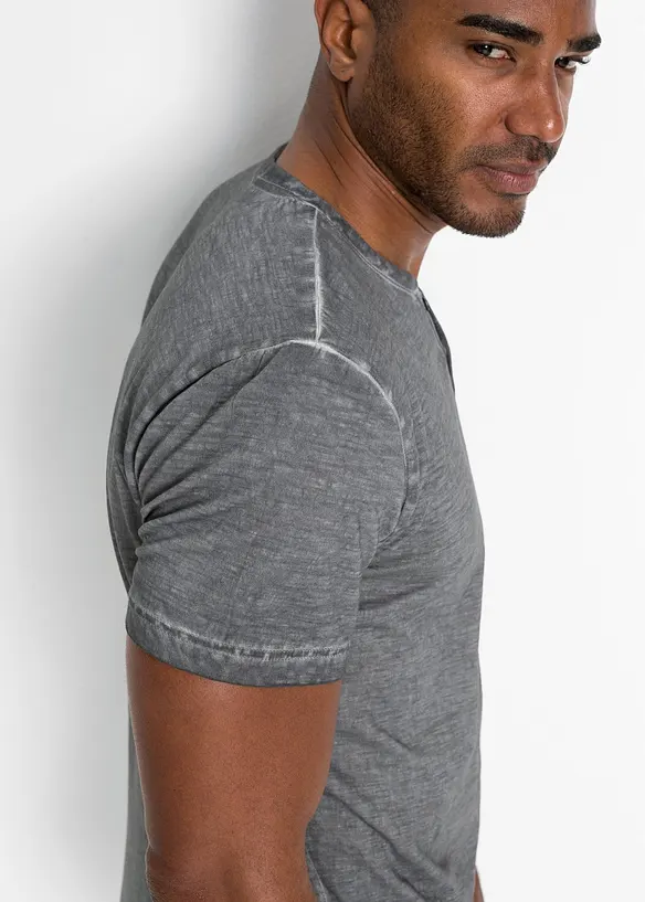 T-shirt col tunisien, aspect délavé, 100% coton, bonprix