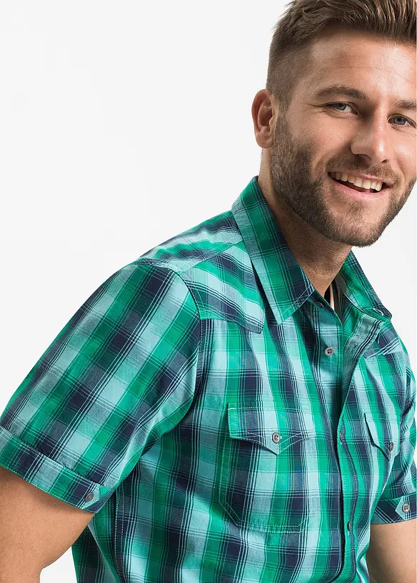 Chemise manches courtes avec poches plaquées, bonprix