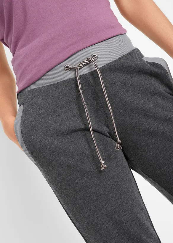 Pantalon de jogging avec bord-côtes contrastés, bonprix