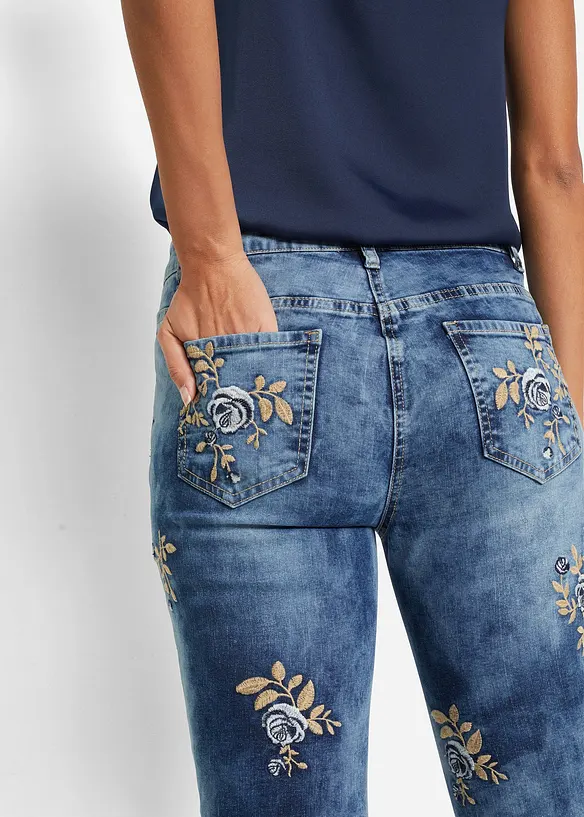 Jean slim avec broderies florales, bonprix