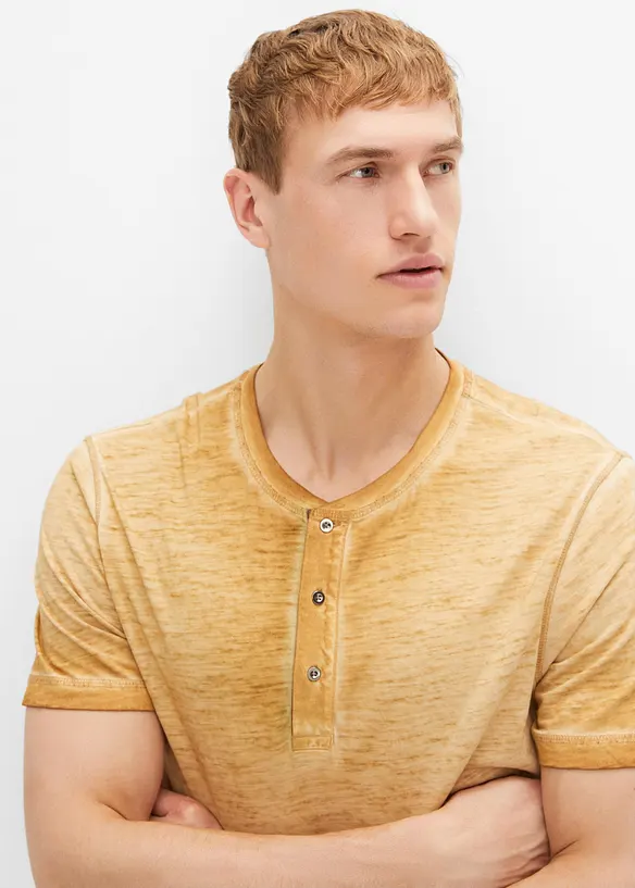 T-shirt col tunisien 100% coton, aspect délavé, bonprix