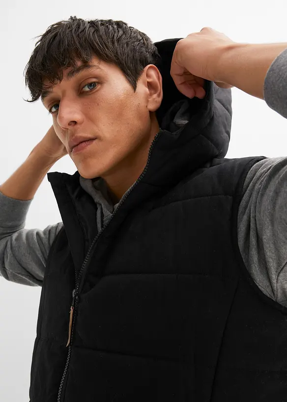 Doudoune sans manches matelassée à capuche et détails enduits, bonprix